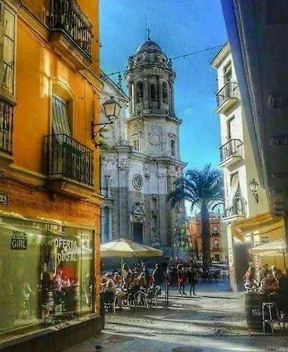 公寓 A 5 Min De La Playa Victoria Y Del Htal Pta Mar *