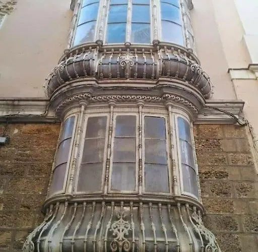 アパート A 5 Min De La Playa Victoria Y Del Htal Pta Mar