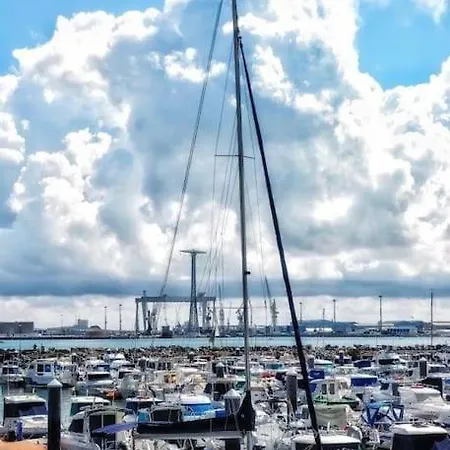 A 5 Min De La Playa Victoria Y Del Htal Pta Mar *