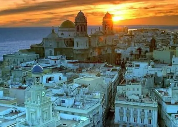 A 5 Min De La Playa Victoria Y Del Htal Pta Mar * Cádiz