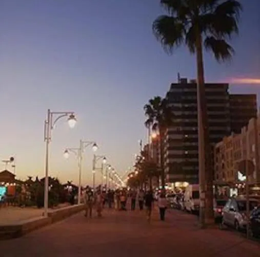 A 5 Min De La Playa Victoria Y Del Htal Pta Mar *